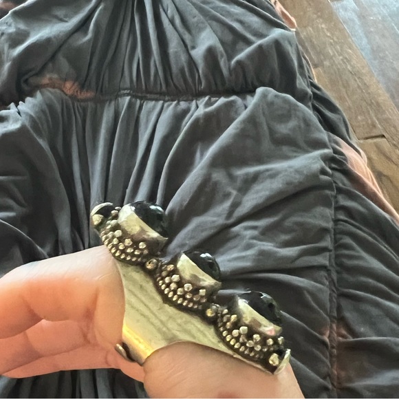 ONE OF A KIND Tibetan silver large statement ring with black stones - Picture 5 of 7